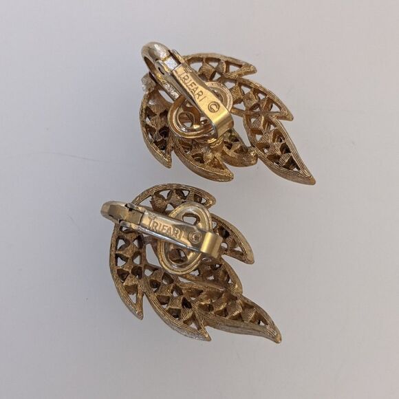 HOST PICK ⚒️ Vintage Alfred Philippo Trifari Clip On Earrings - Picture 6 of 6